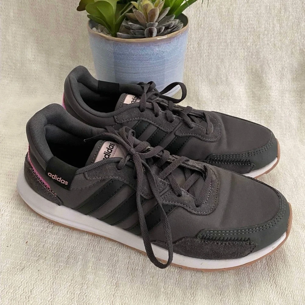 Adidas Sneakers